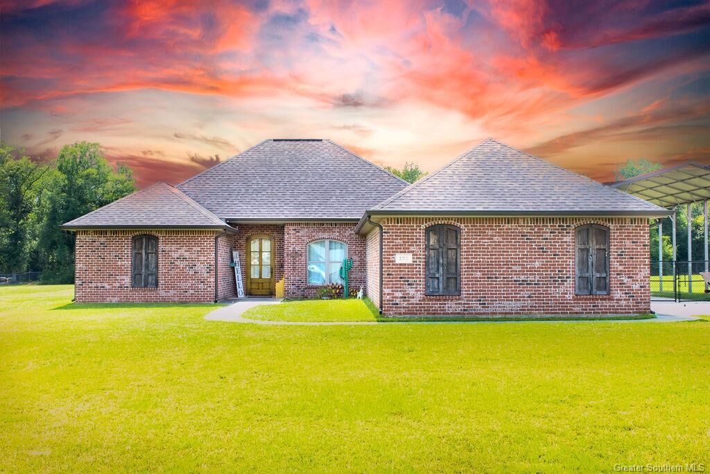 Property Photo:  125 W Trinity Lane W  LA 70657 