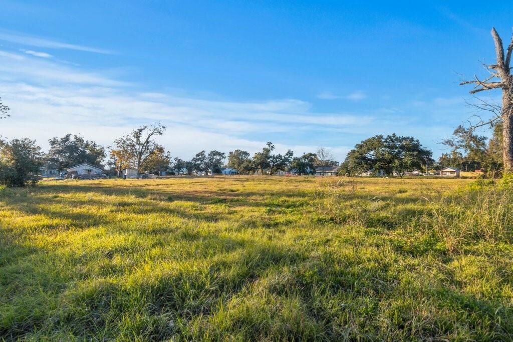 Property Photo: Lyons Street LA 70668