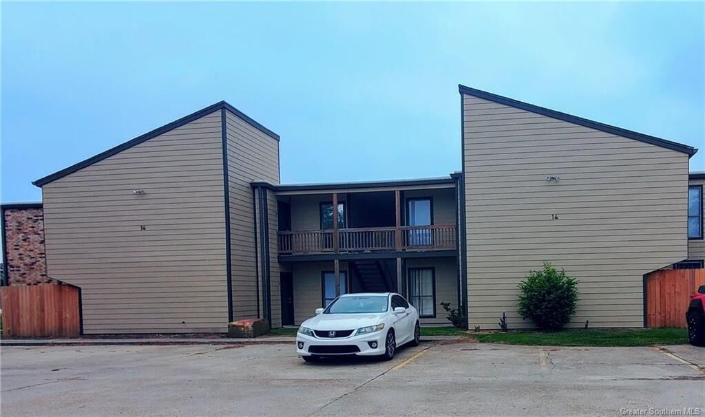 Property Photo: 1020 W McNeese Street W LA 70605