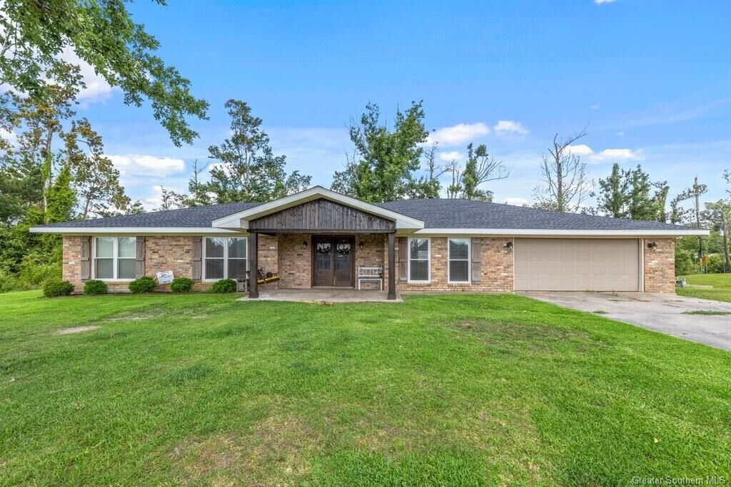 Property Photo: 401 Basswood Road LA 70611