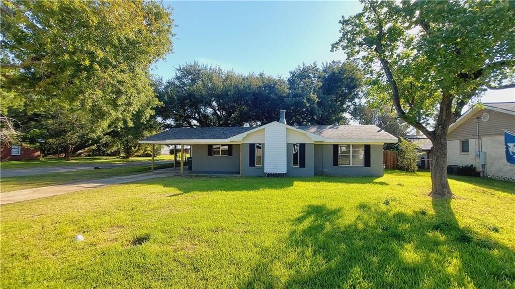 Property Photo: 820 Mathilda Drive LA 70663
