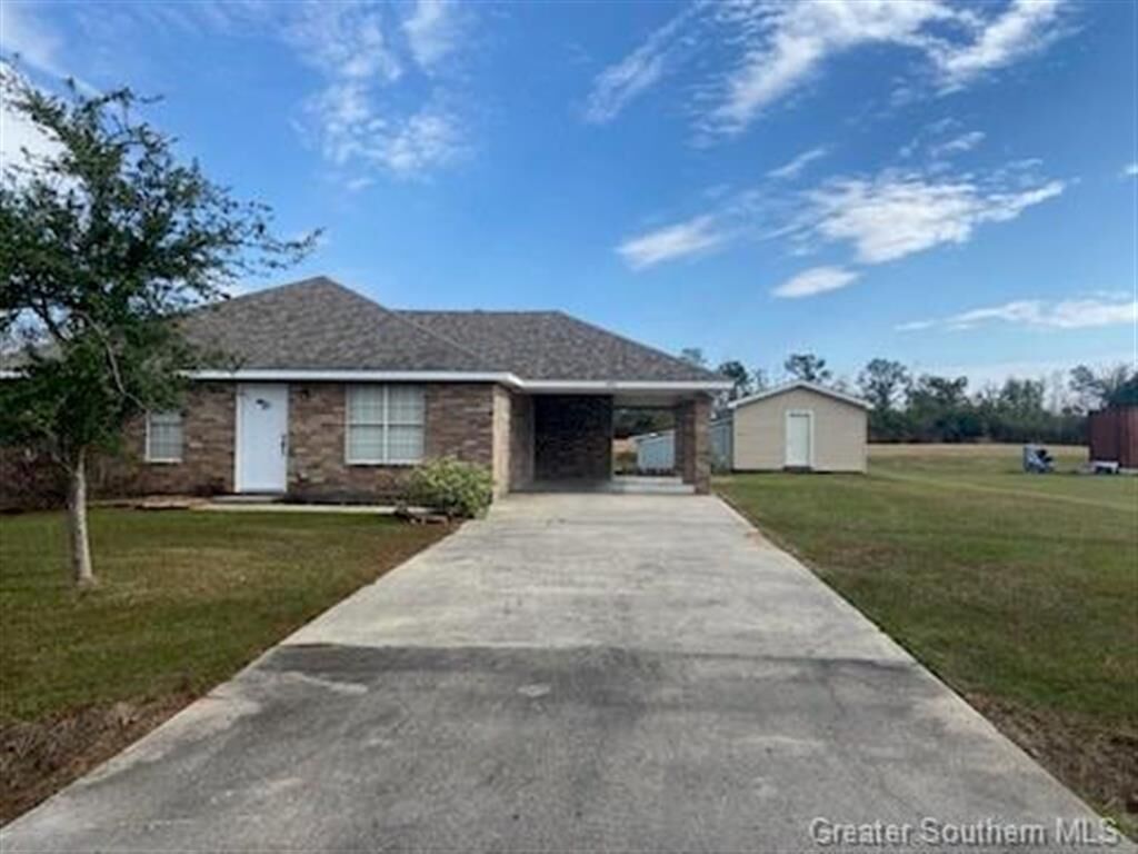 Property Photo:  5795 E Pinewood Drive E  LA 70607 