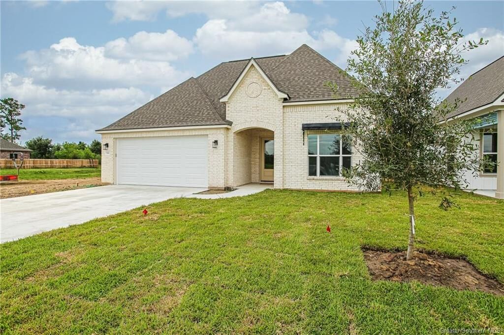 Property Photo: 733 Lakewood Pointe Drive LA 70605