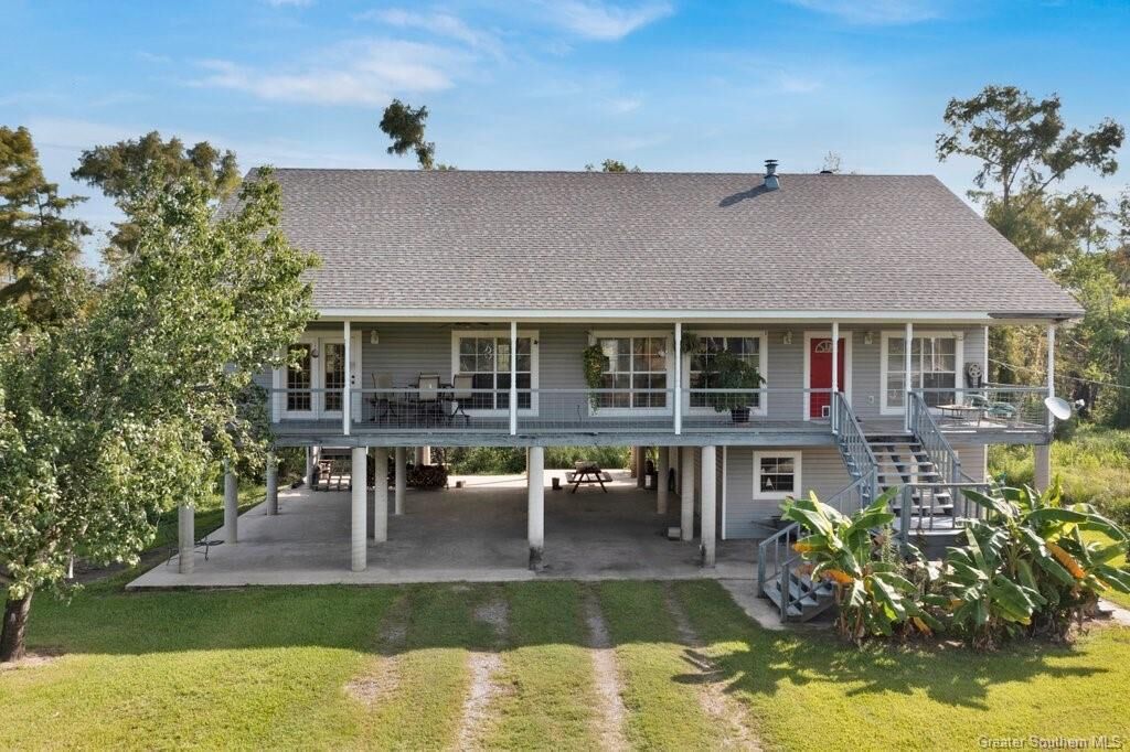 Property Photo: 1602 S Perkins Ferry Road S LA 70611