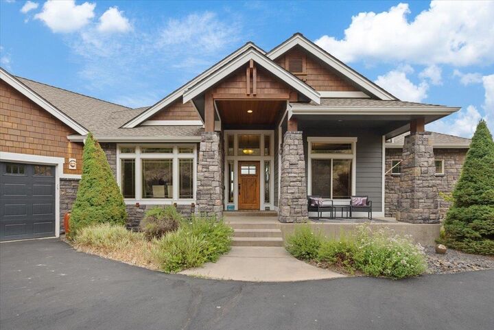 Property Photo: 11812 S Fairway Ridge Ln WA 99224
