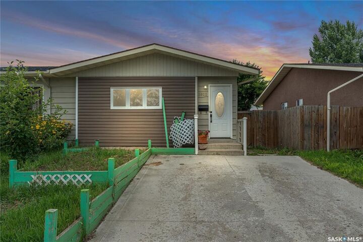 3922 Diefenbaker Drive  Saskatoon SK S7L 6C6 photo