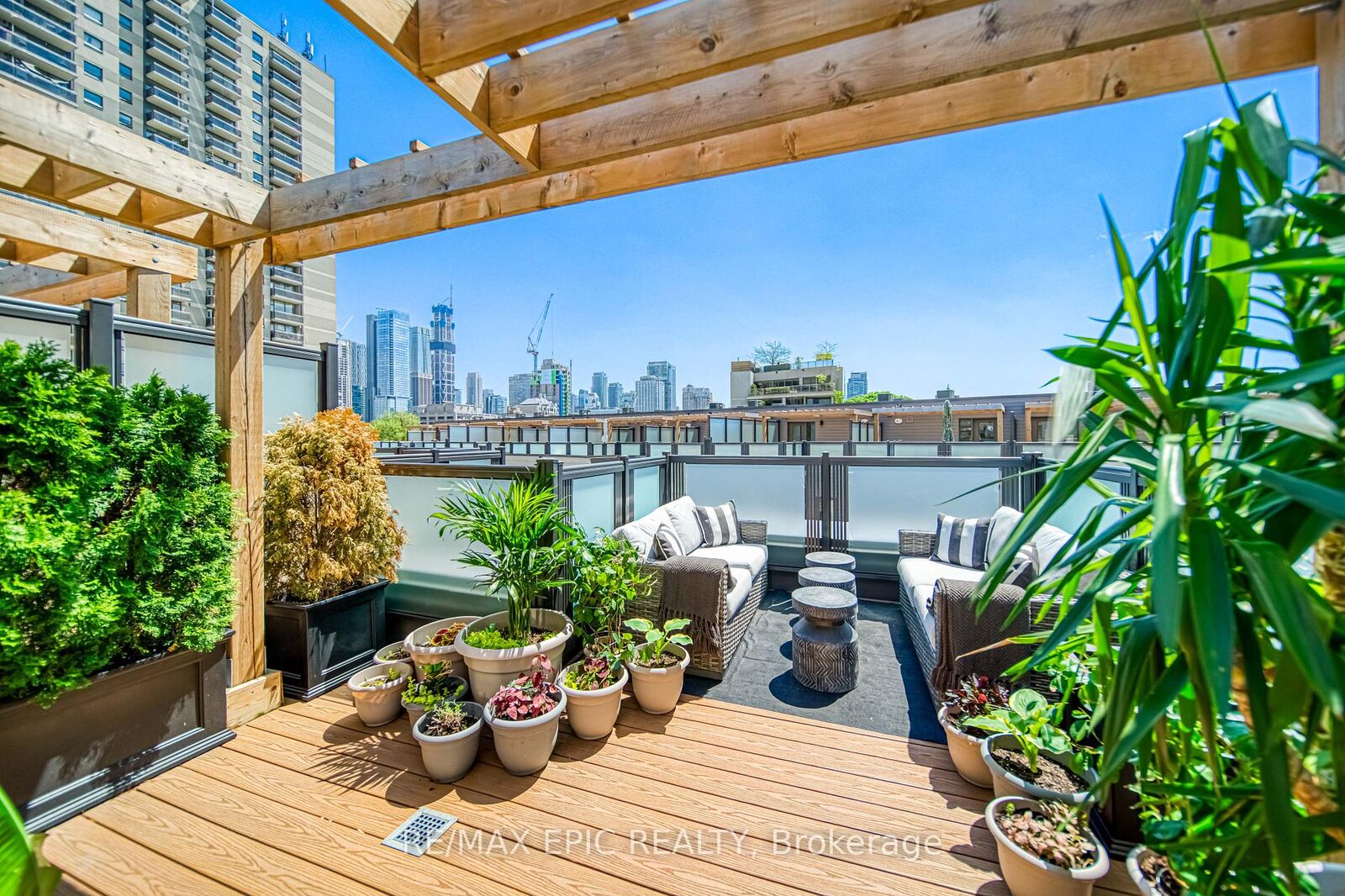 Property Photo: 165 Pears Avenue Th16 ON M5R 0C1