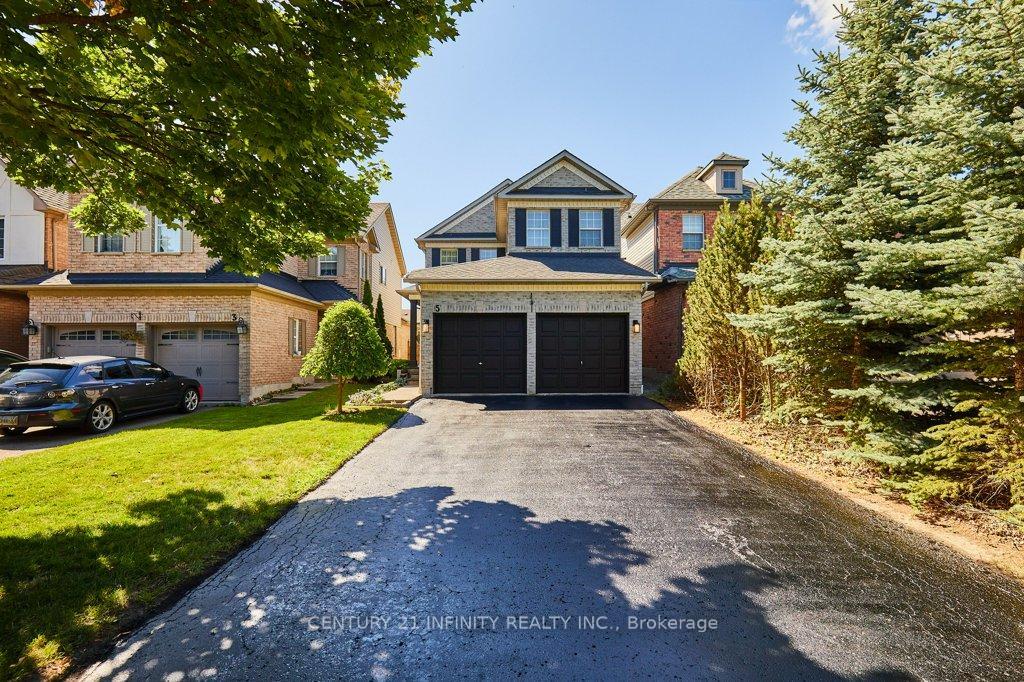 Property Photo:  5 Blacksmith Lane  ON L1P 1N2 