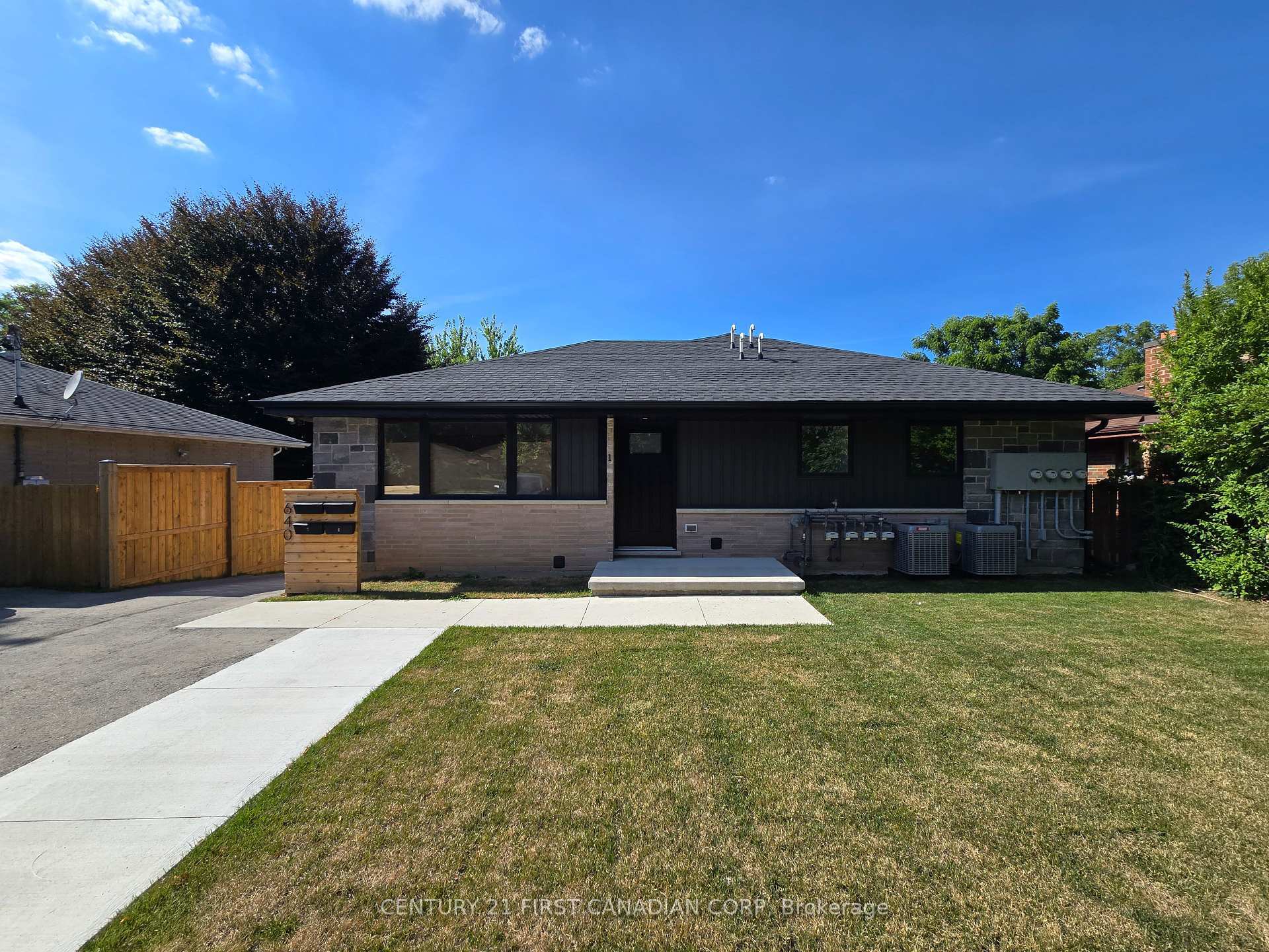 640 Victoria Street 1  London East ON N5Y 4C1 photo