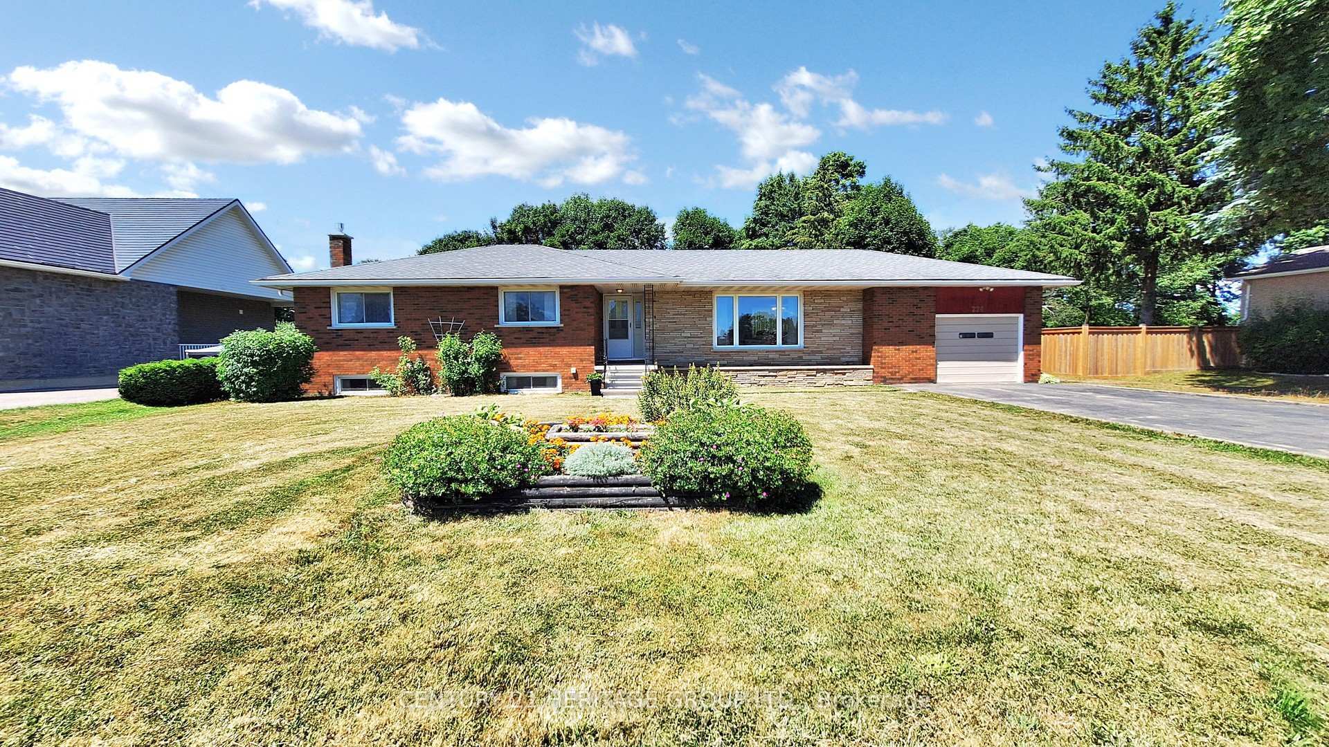 Property Photo: 224 Glenn Avenue ON L9S 1C4