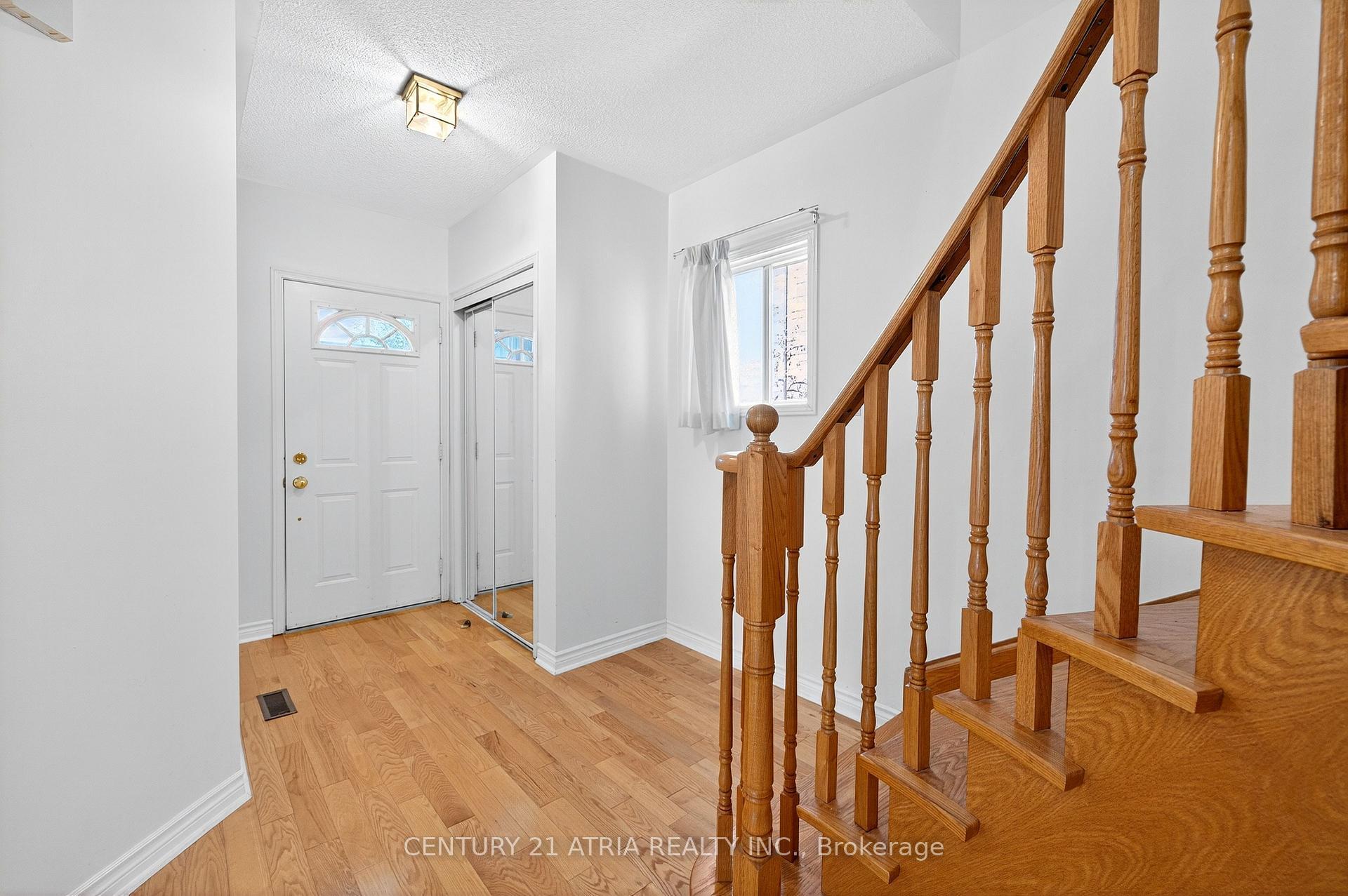 Property Photo:  135 Larratt Lane  ON L4C 0E6 