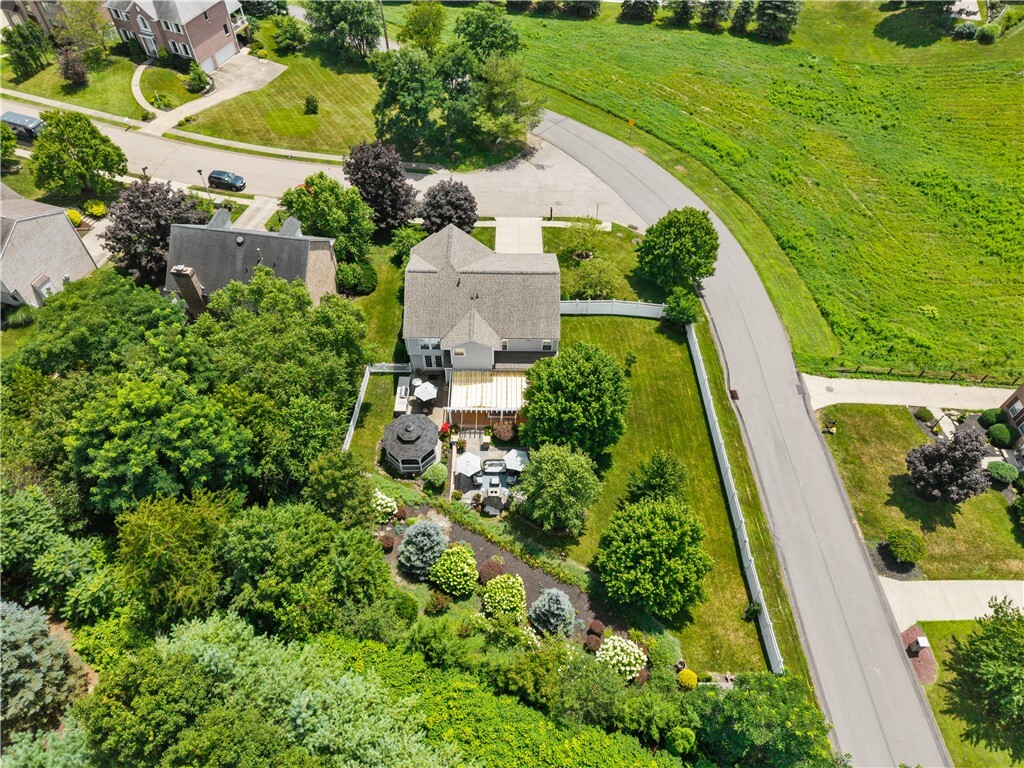 Property Photo:  301 S Meadow Court  PA 15136 