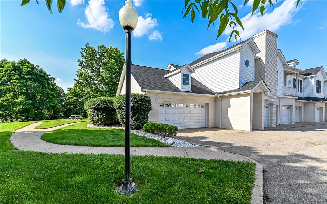Property Photo:  208 Adams Pointe Blvd 6  PA 16046 