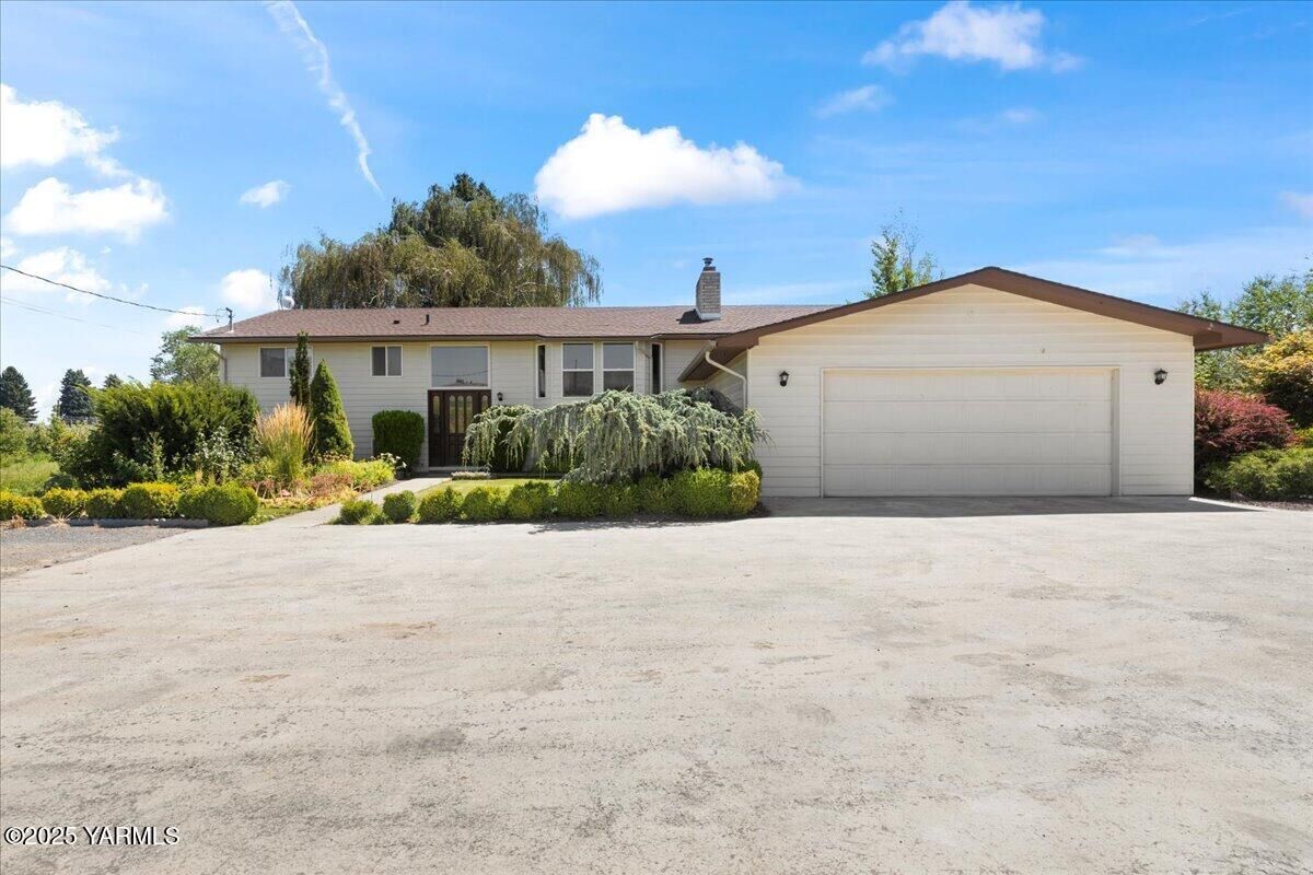 Property Photo:  340 Eschbach Rd  WA 98908 