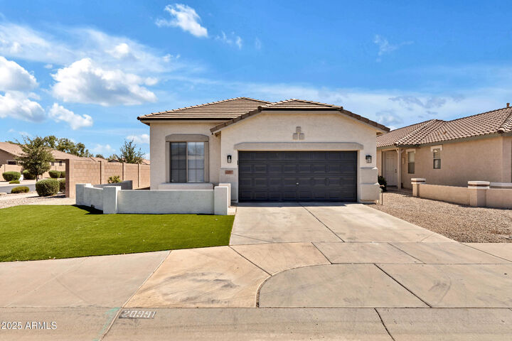 Property Photo:  20991 E Desert Hills Boulevard  AZ 85142 