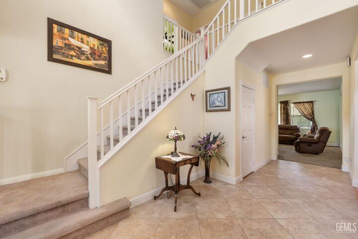 Property Photo: 10114 Oporto Way CA 93306