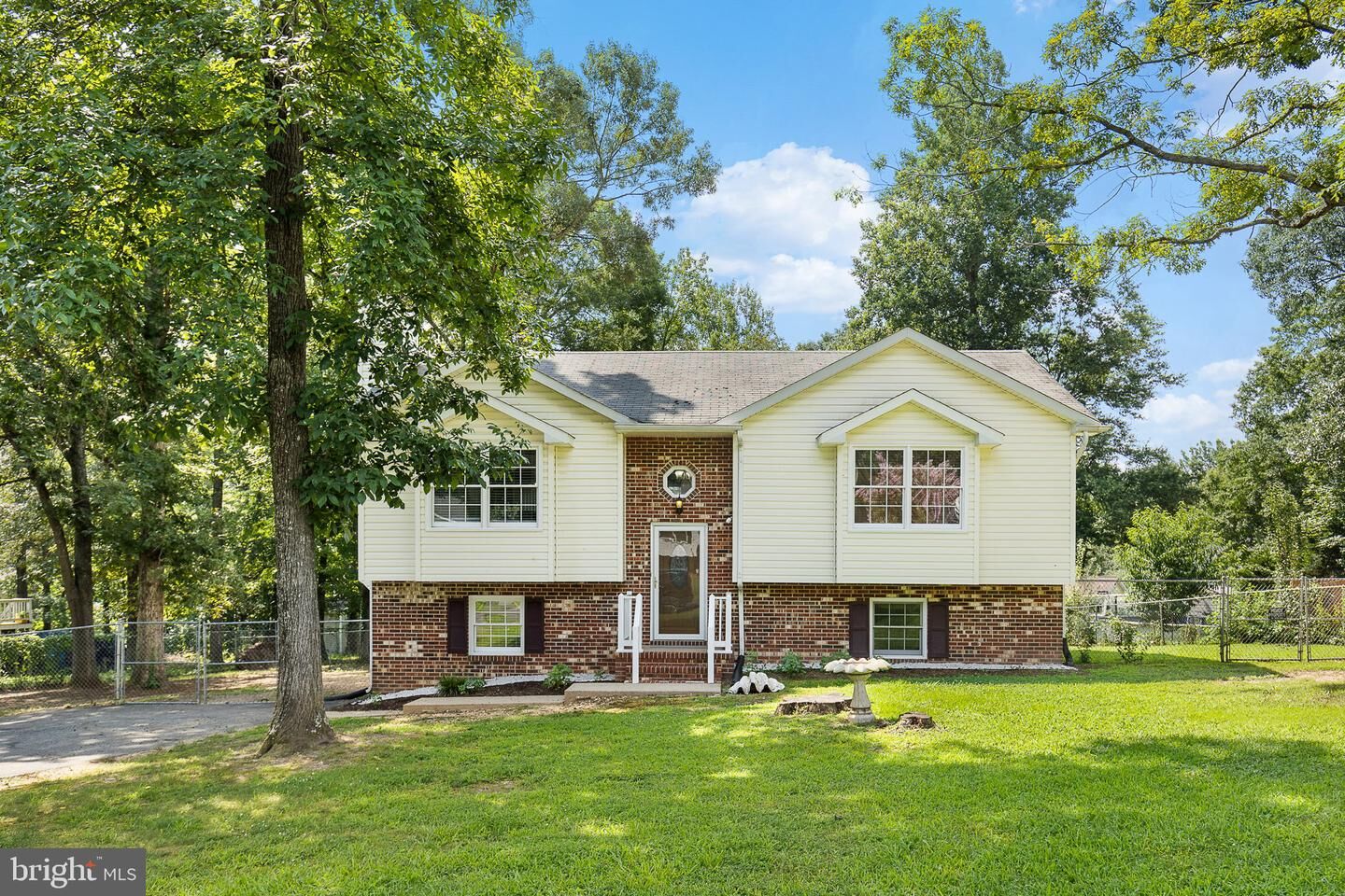 Property Photo:  10417 Forest Hill Court  VA 22408 