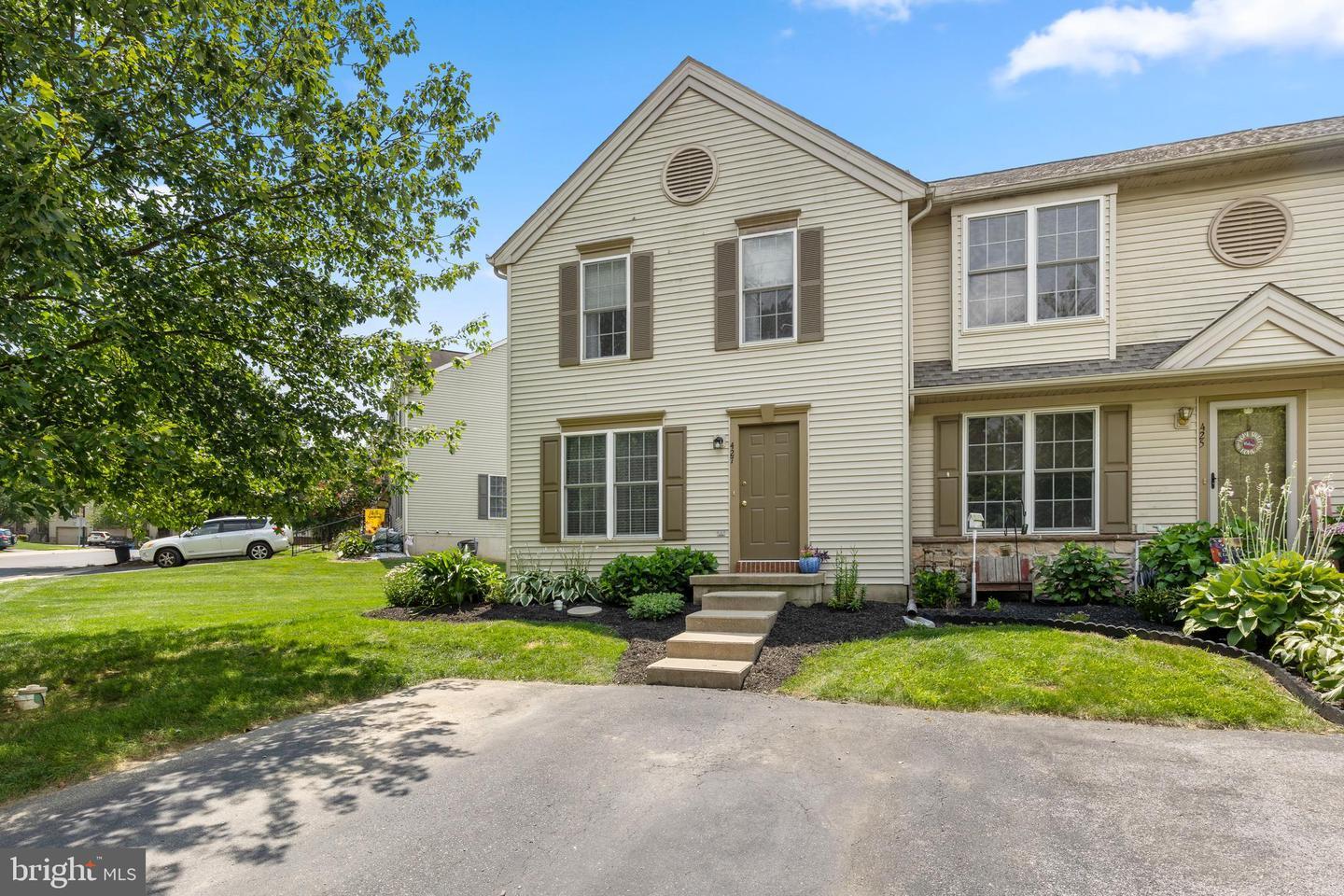 Property Photo:  427 Banyan Circle Drive  PA 17603 