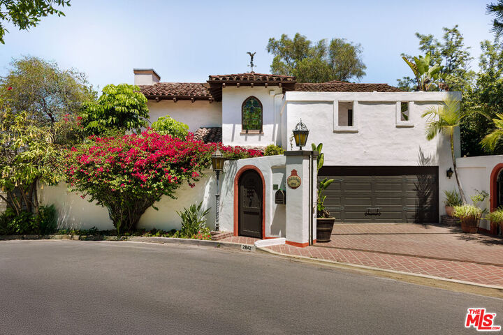 2942 Passmore Dr  Los Angeles CA 90068 photo