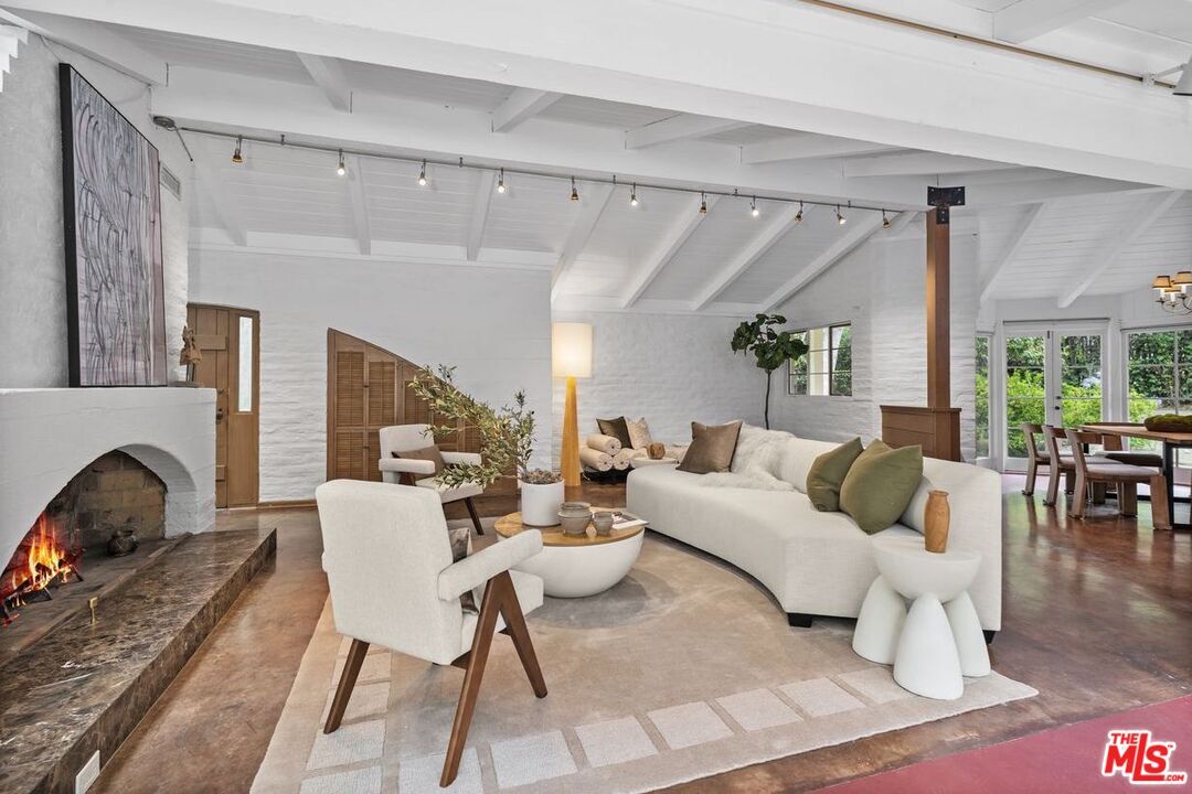 Property Photo:  1818 Old Ranch Rd  CA 90049 