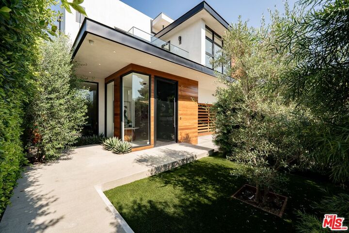 Property Photo:  818 N Curson Ave  CA 90046 