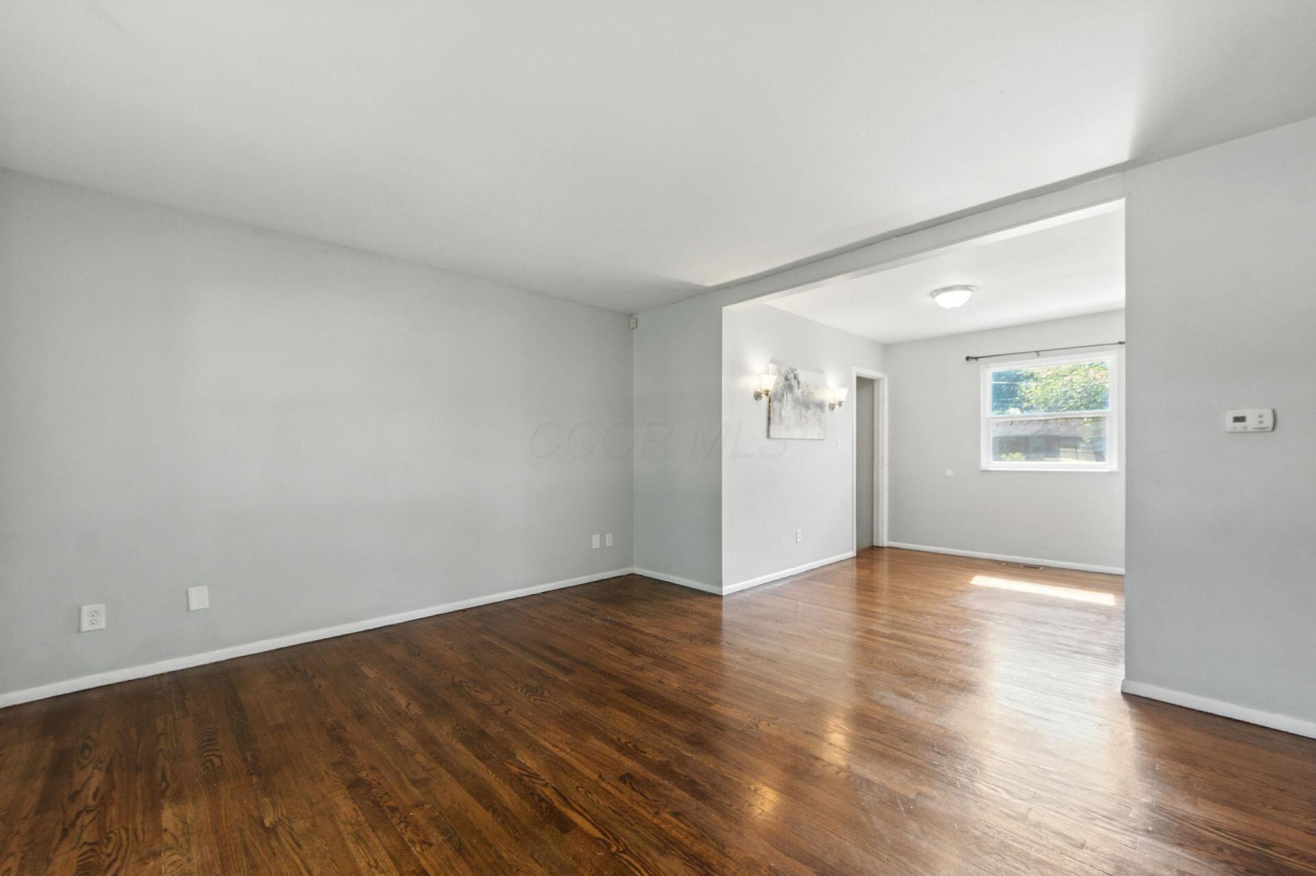 Property Photo: 1876 Lonsdale Road OH 43232