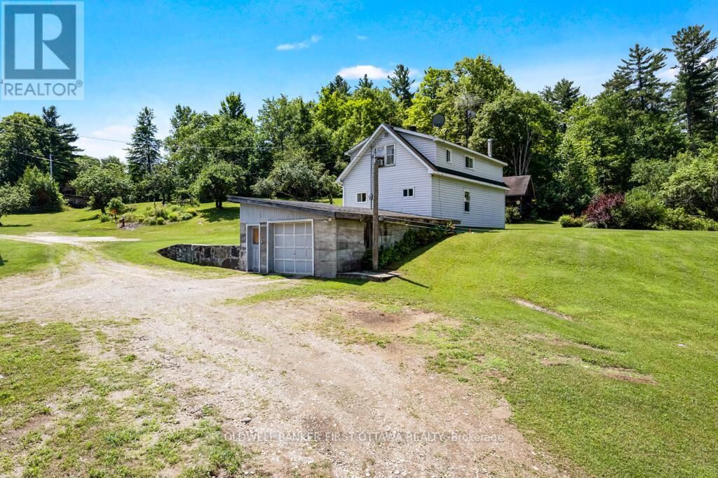Photo de la propriété: 9252 Highway 511 Road ON K0G 1K0