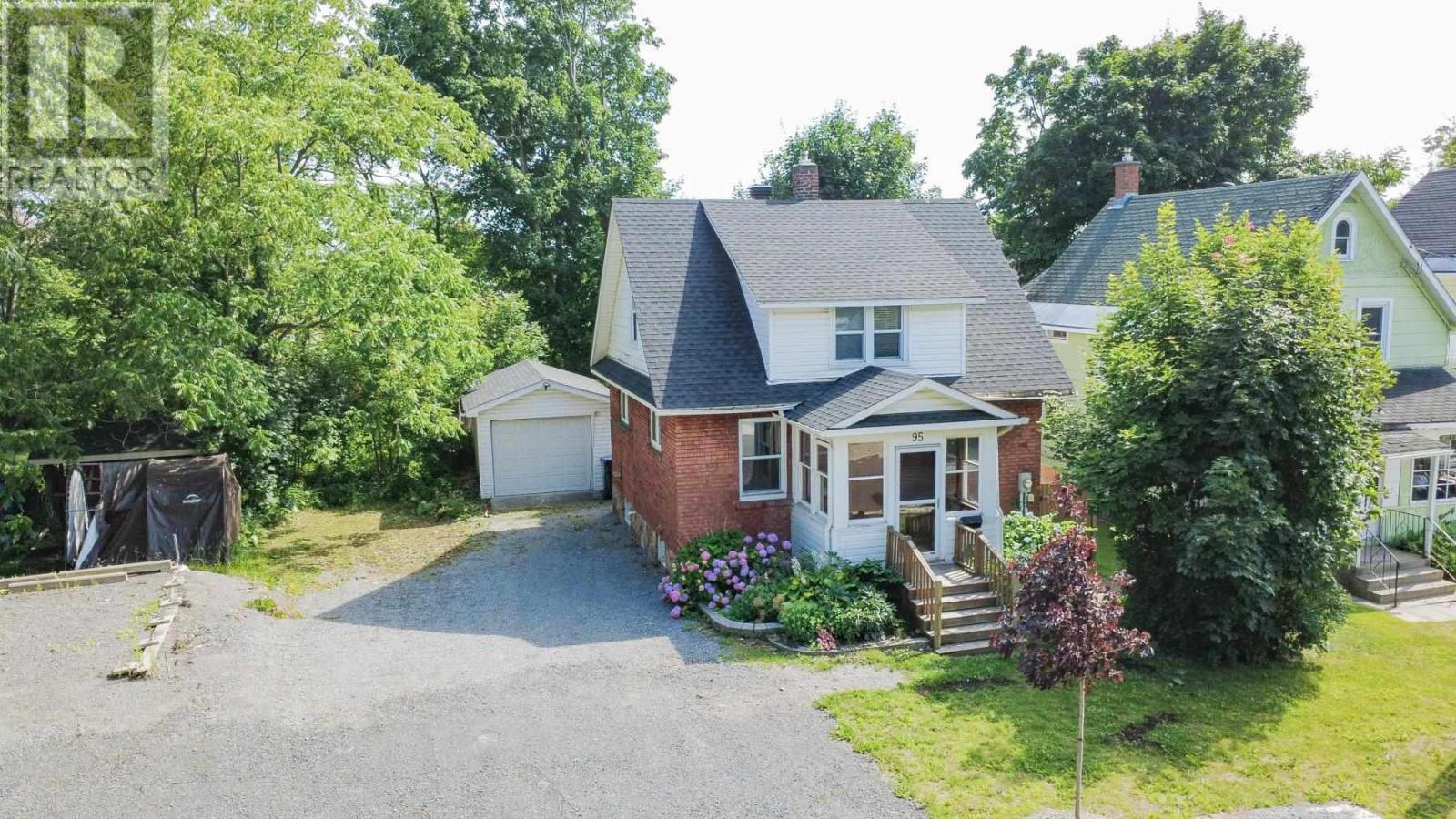 Photo de la propriété: 95 Wemyss St ON P6B 1B6