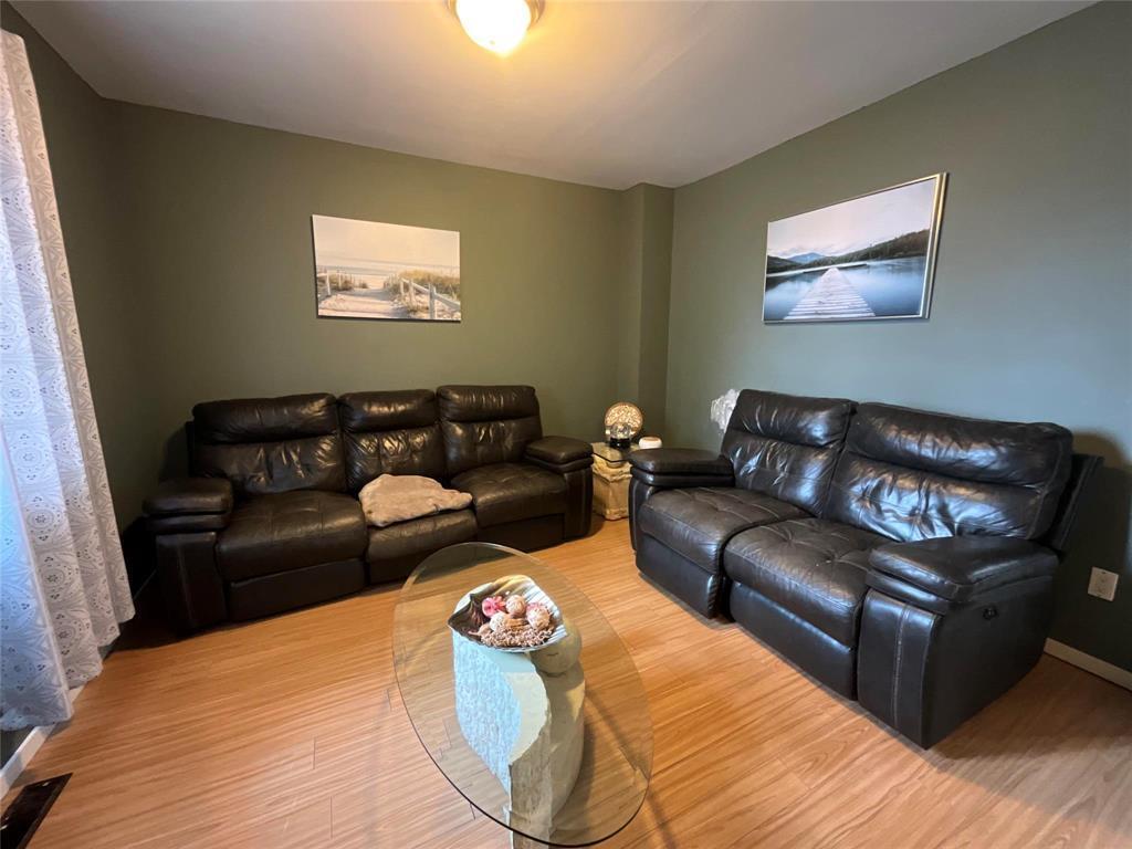 Property Photo: 833 Dufferin Avenue MB R2X 0A2