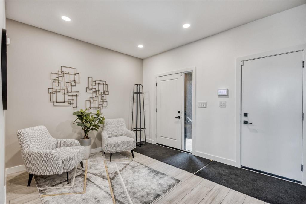 Property Photo: 39 Dewar Cove MB R2V 5J2