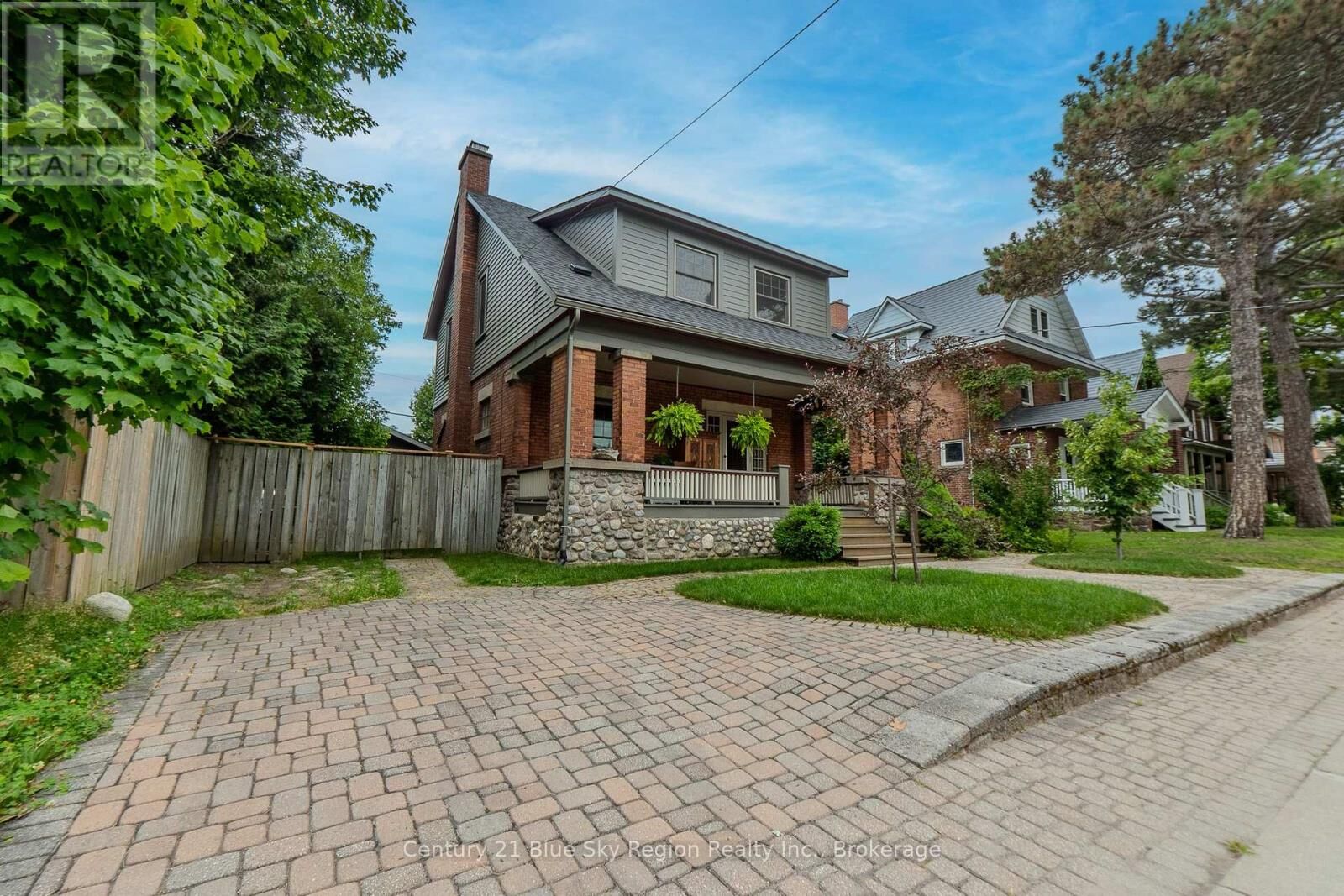 Photo de la propriété: 871 Main Street West ON P1B 2V8