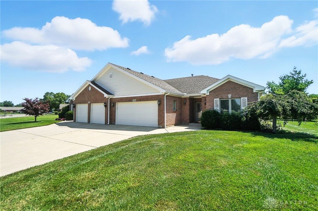 Property Photo: 1482 Lantern Lane OH 45373