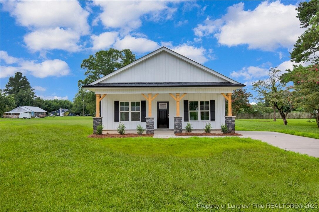 Property Photo:  410 Maple Street  NC 28382 