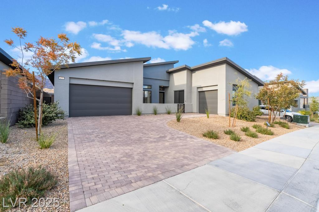 Property Photo:  477 Highview Ridge Avenue  NV 89138 