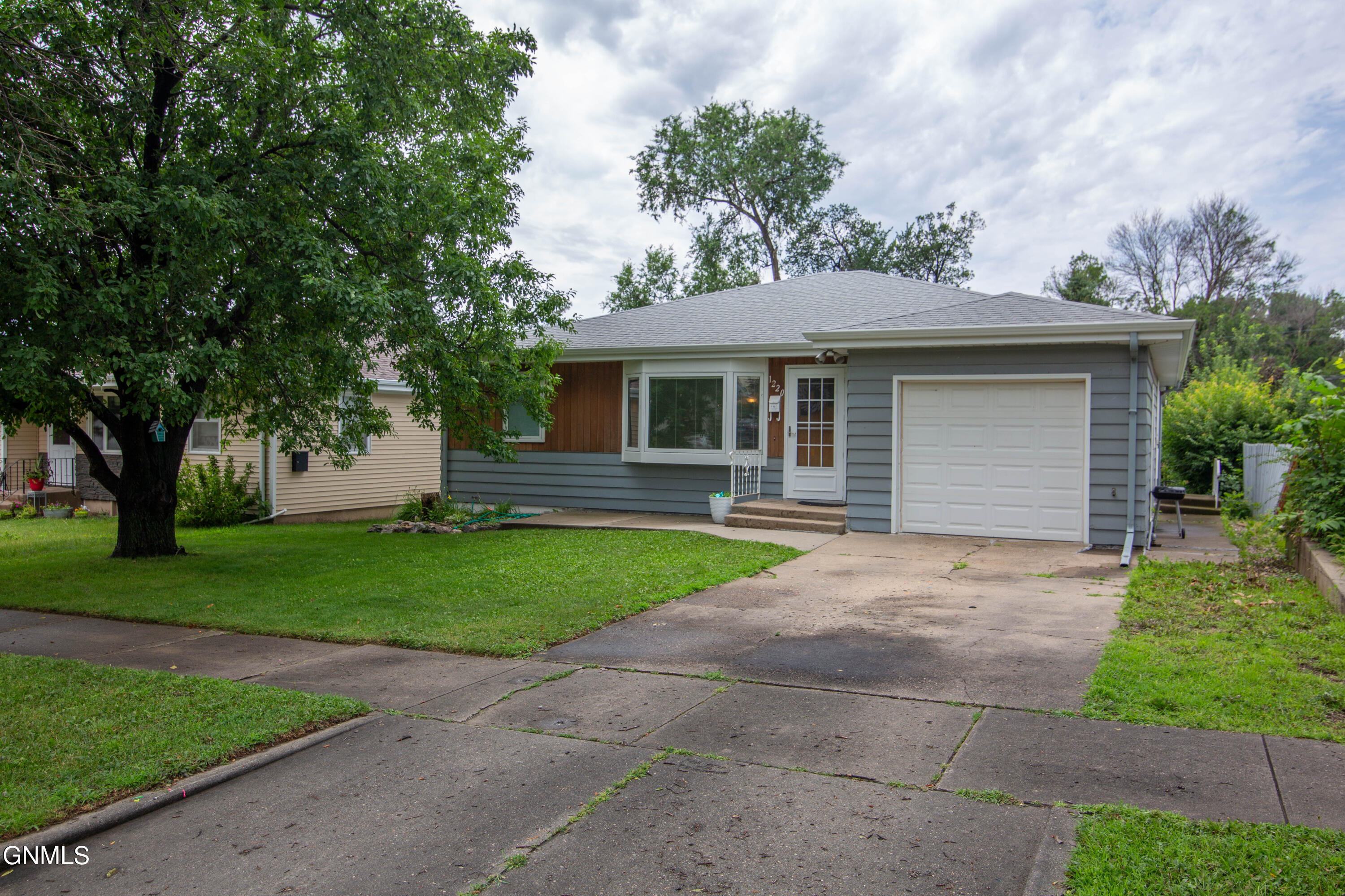 Property Photo:  1220 17th Street  ND 58501 