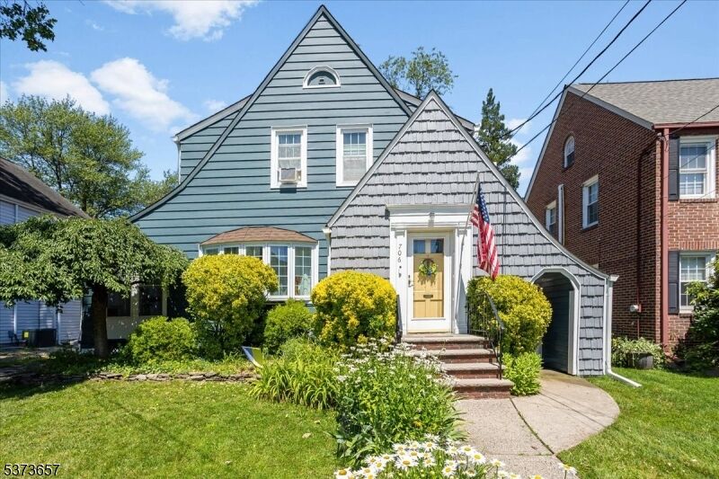 Property Photo:  706 Balsam Way  NJ 07083 