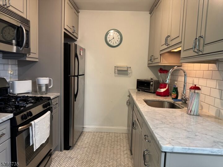 Property Photo: 605 Grove St 5 NJ 07013