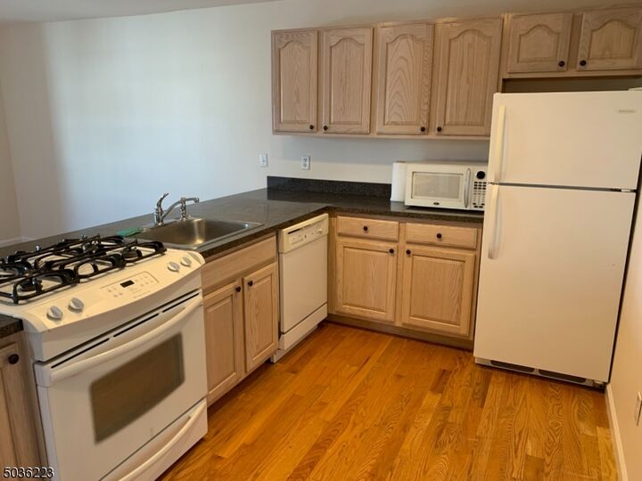 Property Photo:  525 Central Ave, Apt 202  NJ 07090 