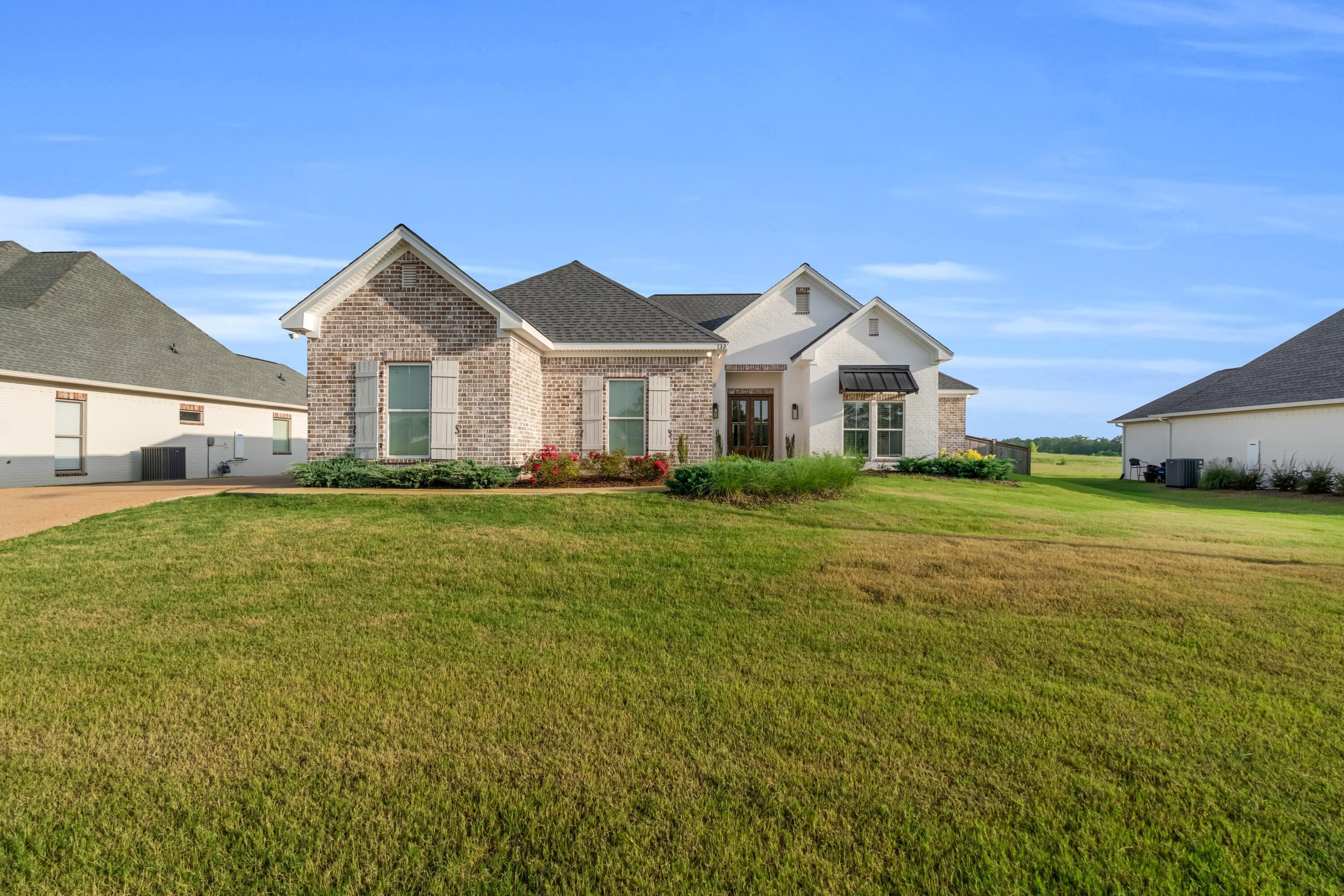 Property Photo:  132 Bordeaux St  MS 39759 