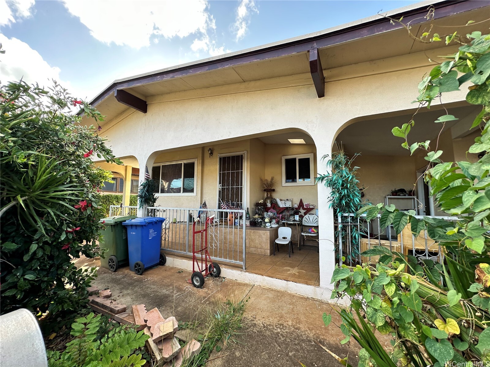 Property Photo:  94-268 Waipahu Street  HI 96797 