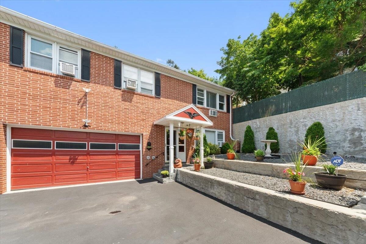 Property Photo:  2 Greystone Terrace  NY 10701 