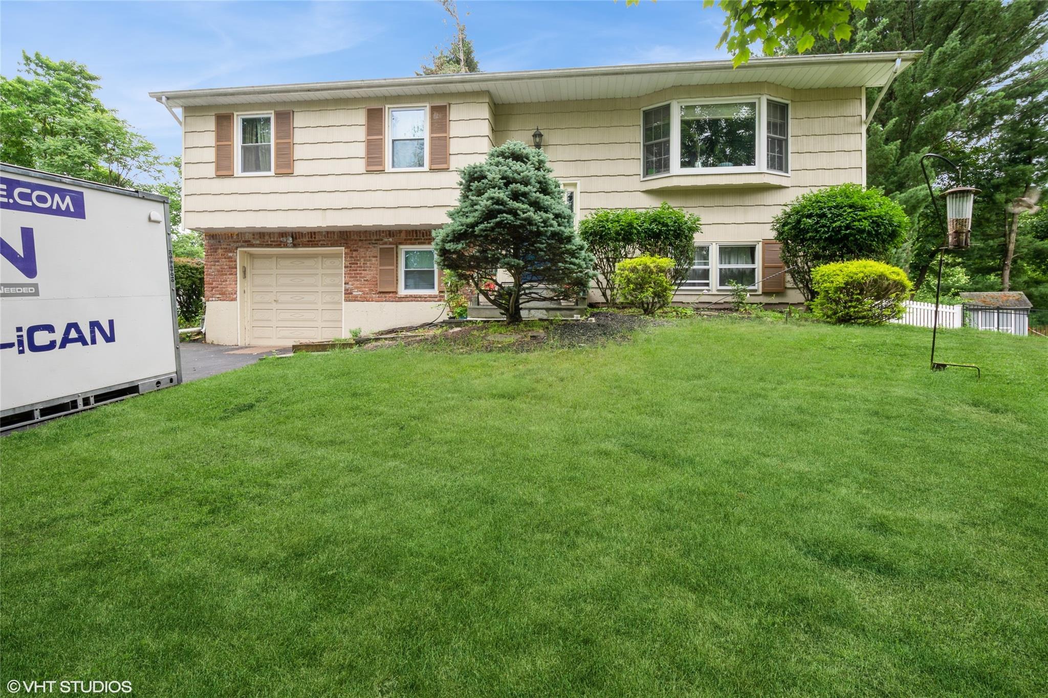 Property Photo:  4 Hillwood Court  NY 10984 
