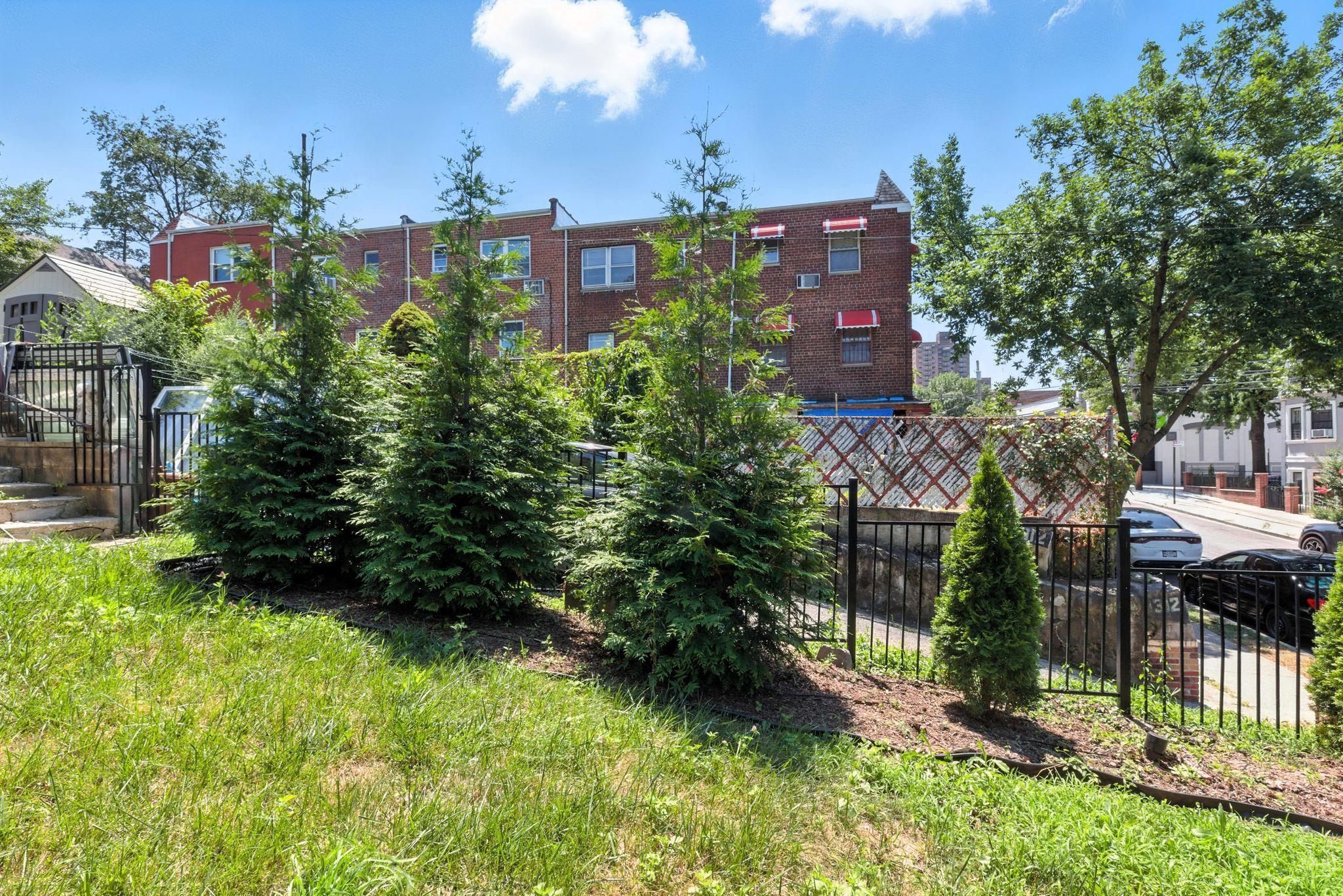 Property Photo: 3312 Barker Avenue NY 10467