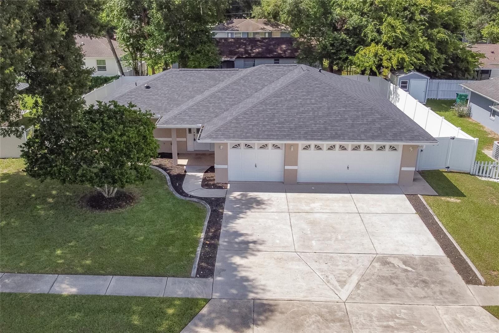 Property Photo: 810 Ridge Avenue FL 34785