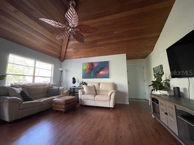 Property Photo: 1602 Lennox Road E 1602 FL 34683