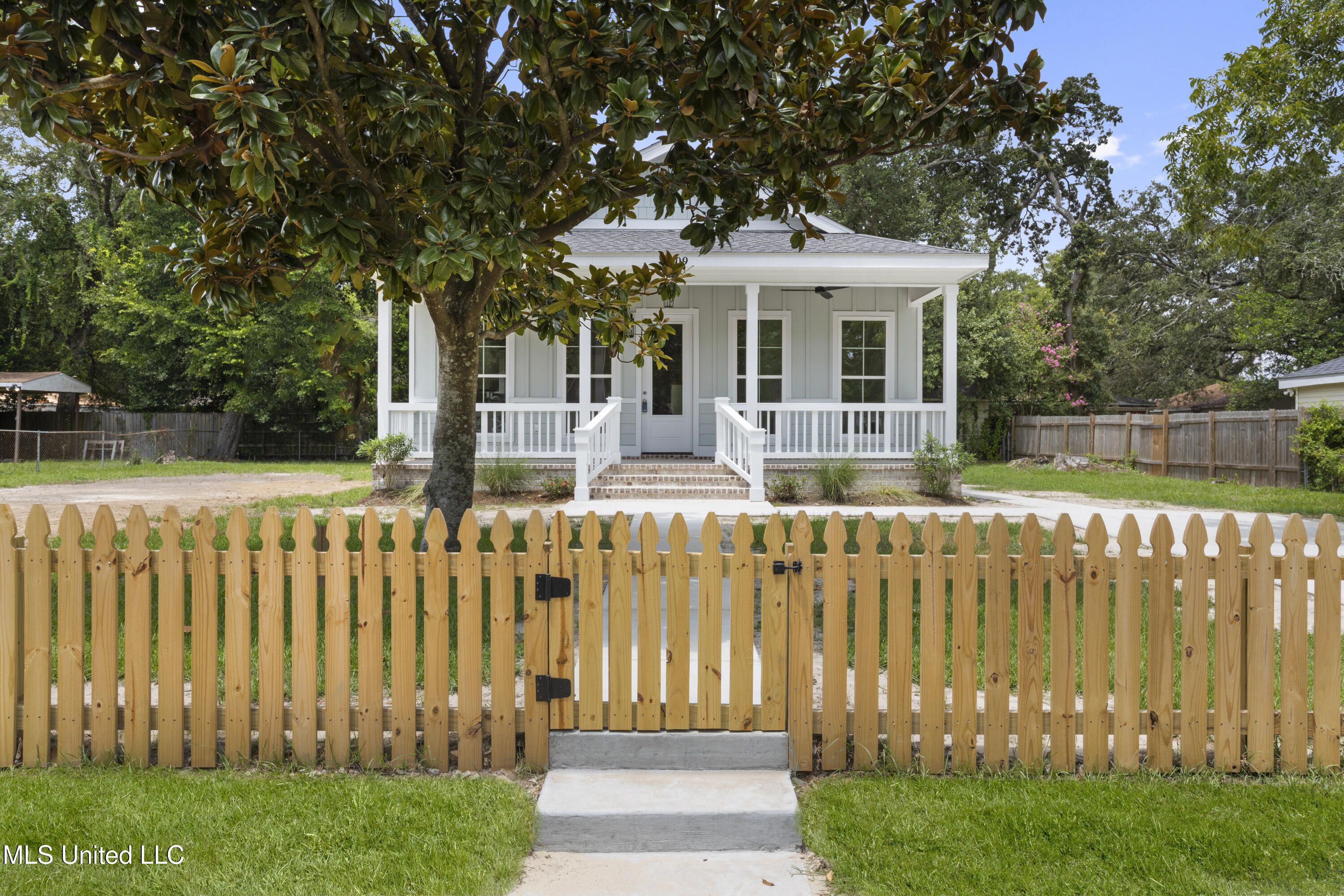 Property Photo: 2709 Kelly Avenue MS 39501