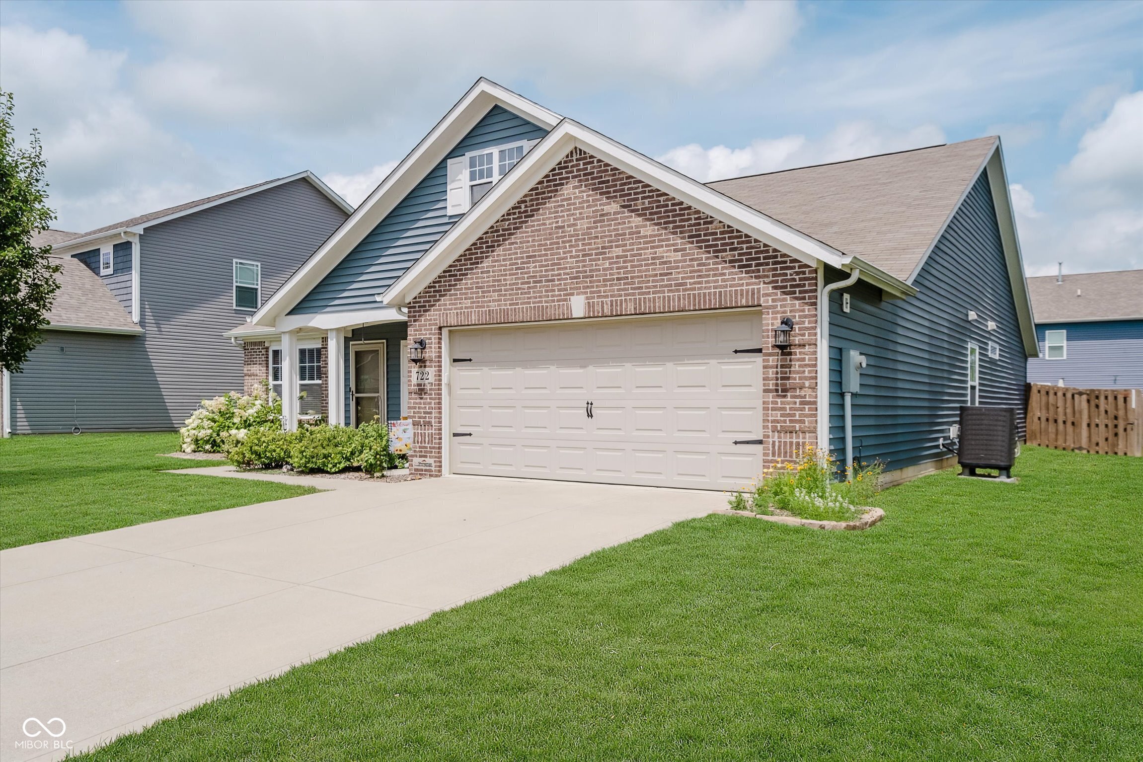 Property Photo: 722 Jefferson Park Drive IN 46167