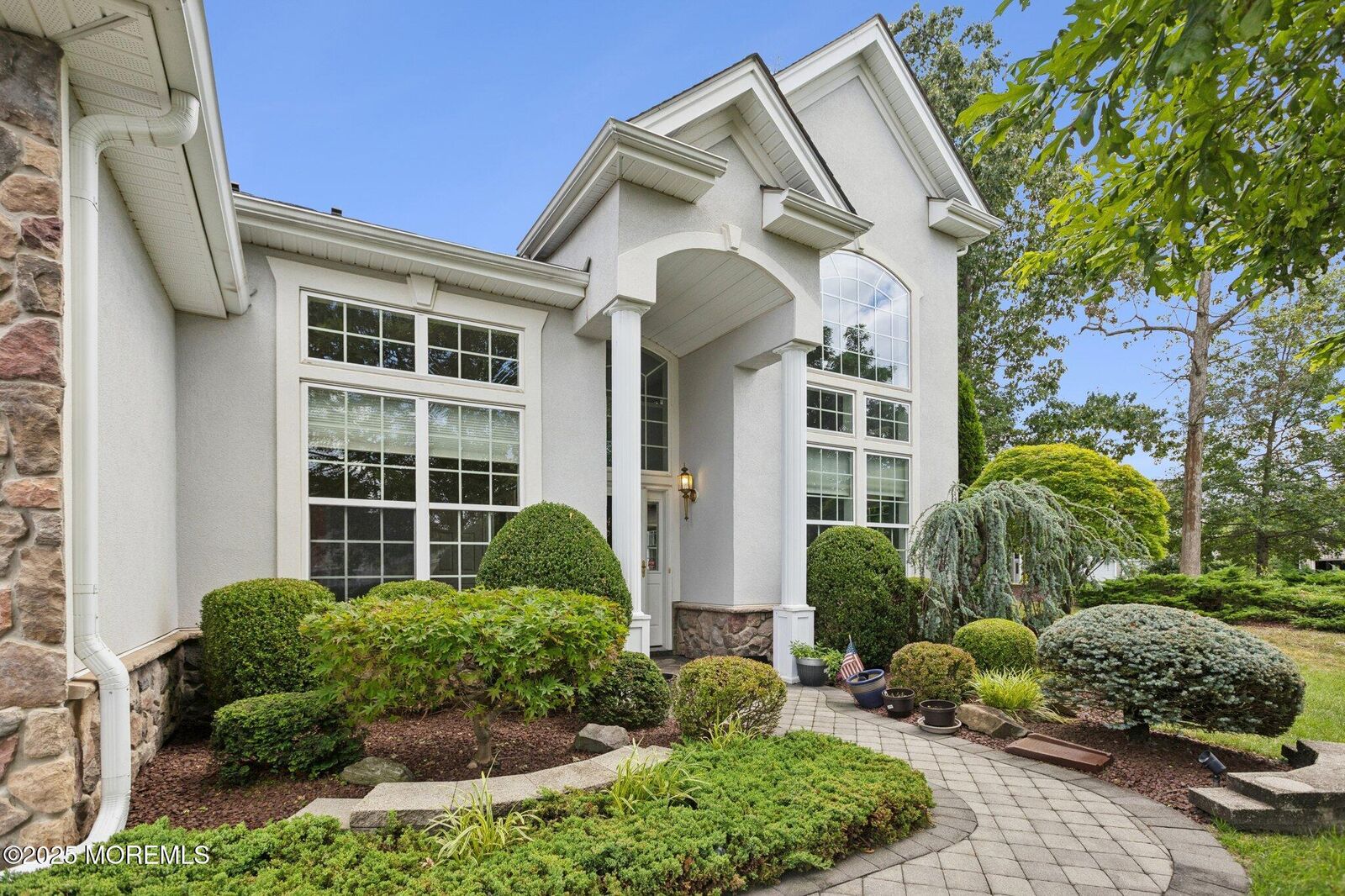 Property Photo:  14 Chesterfield Drive  NJ 08527 