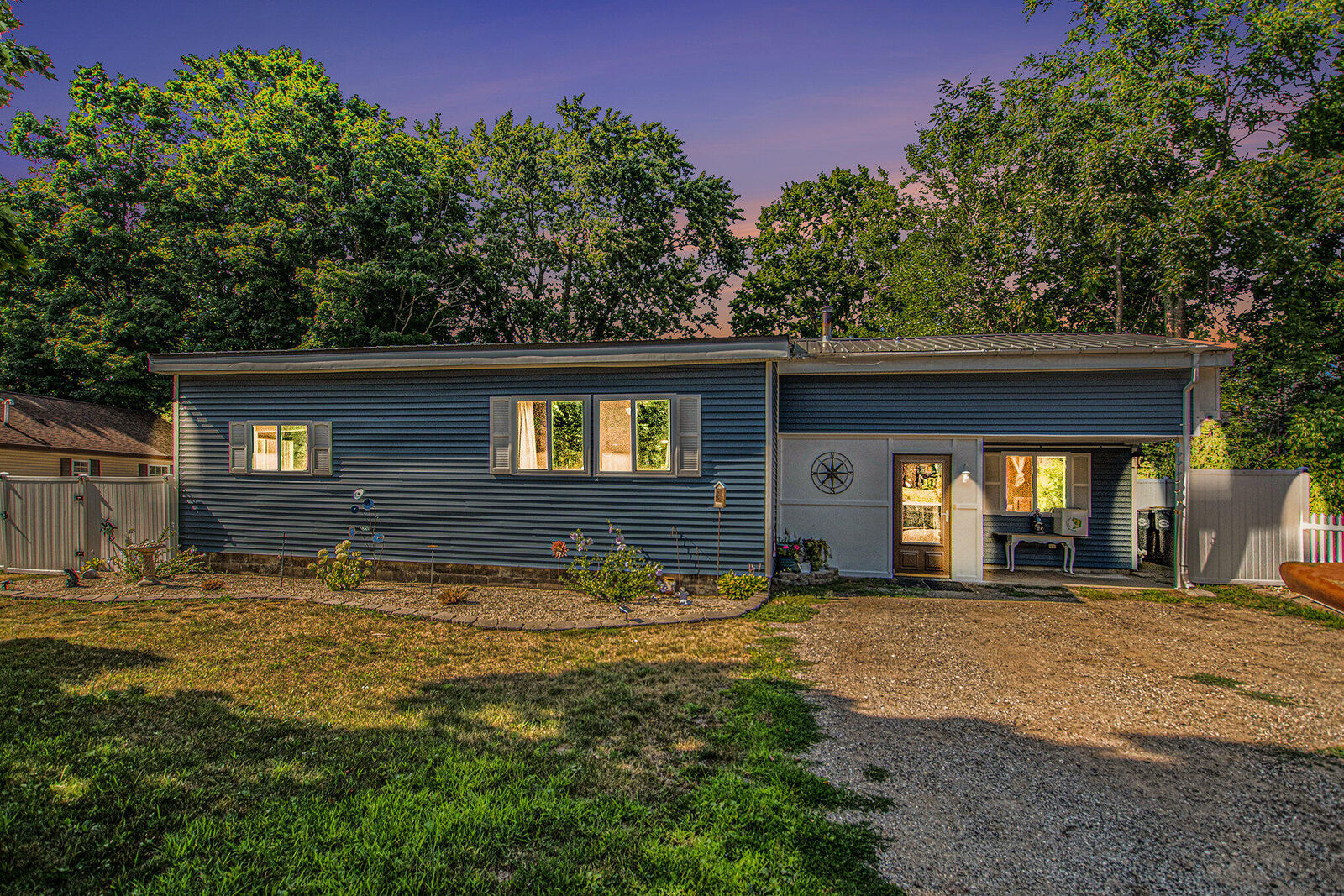Property Photo:  931 S Haven Place  MI 49090 