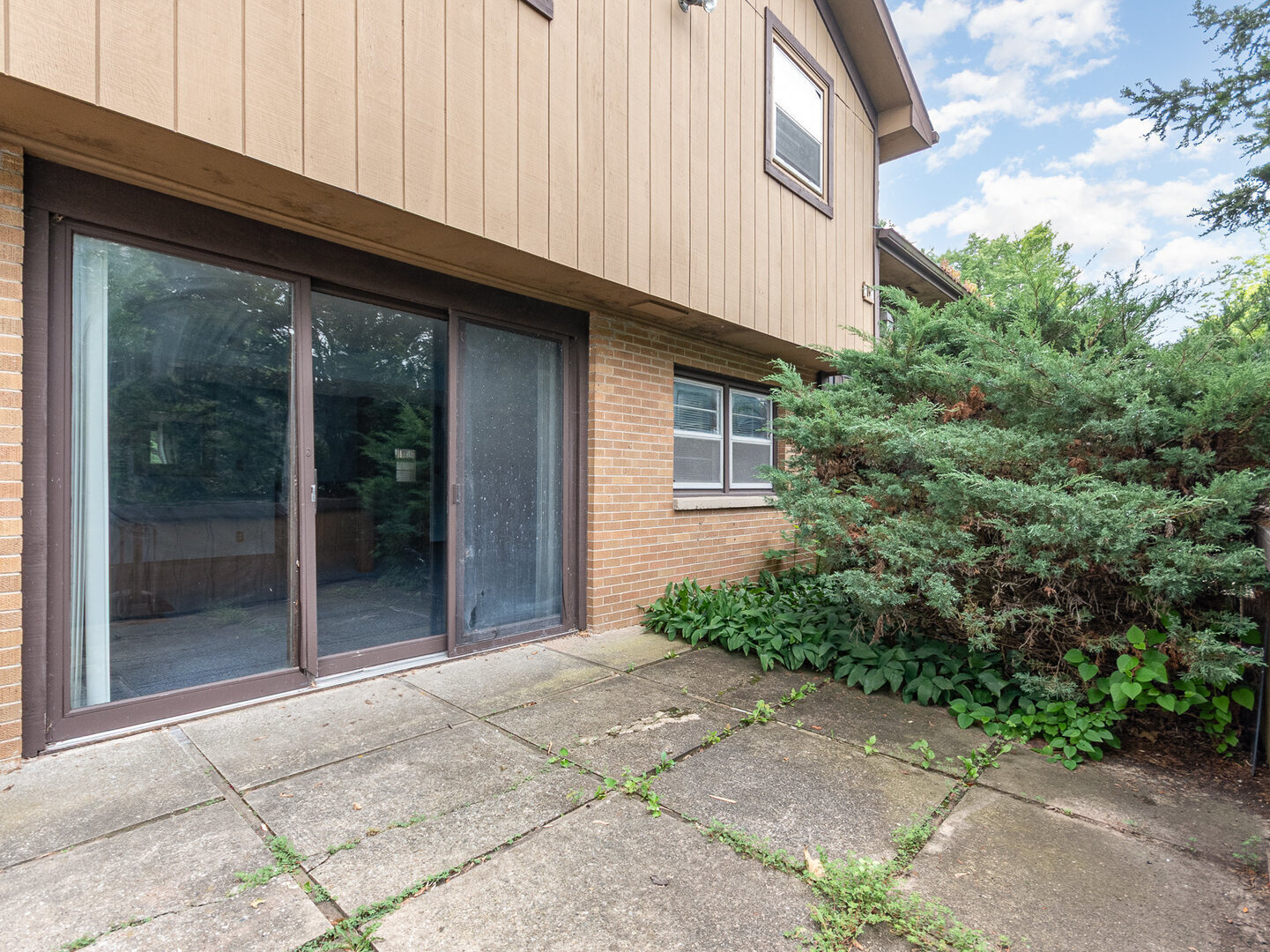Property Photo: 426 E Fabyan Parkway IL 60510